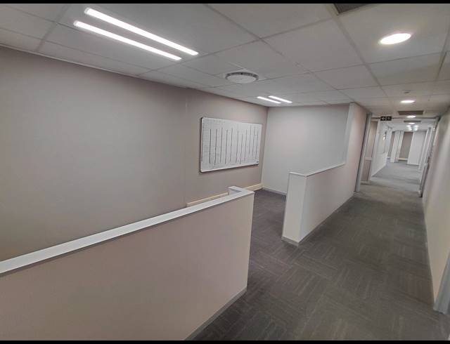 509M² OFFICE TO LET IN MAGALIESSIG